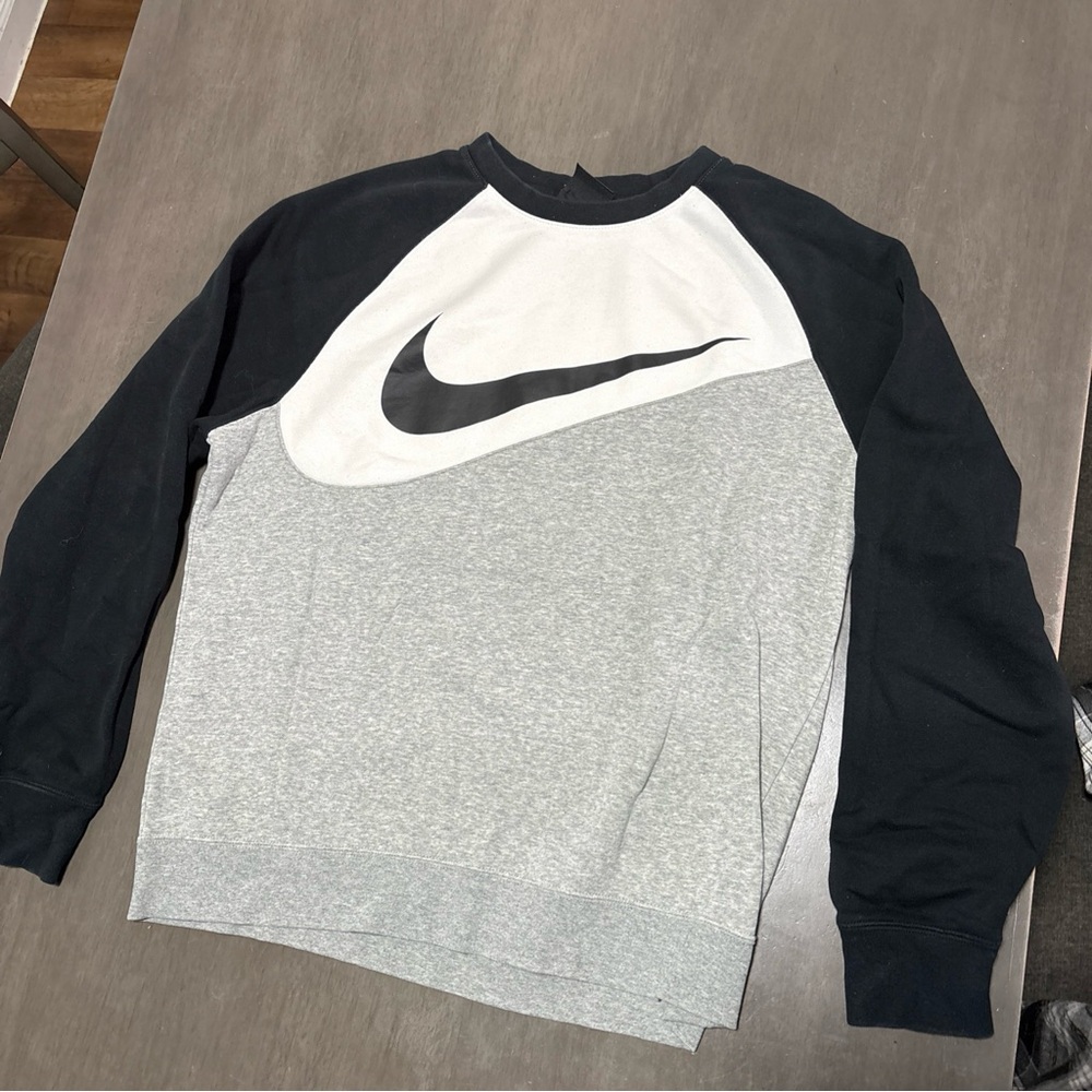 Nike Men's Black, White, and Gray Crewneck Sweater